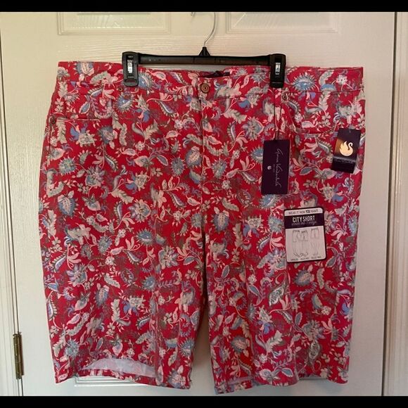GLORIA VANDERBILT WOMENS City Shorts Color: Calm Coral - Milonga Paisleys - Picture 3 of 10